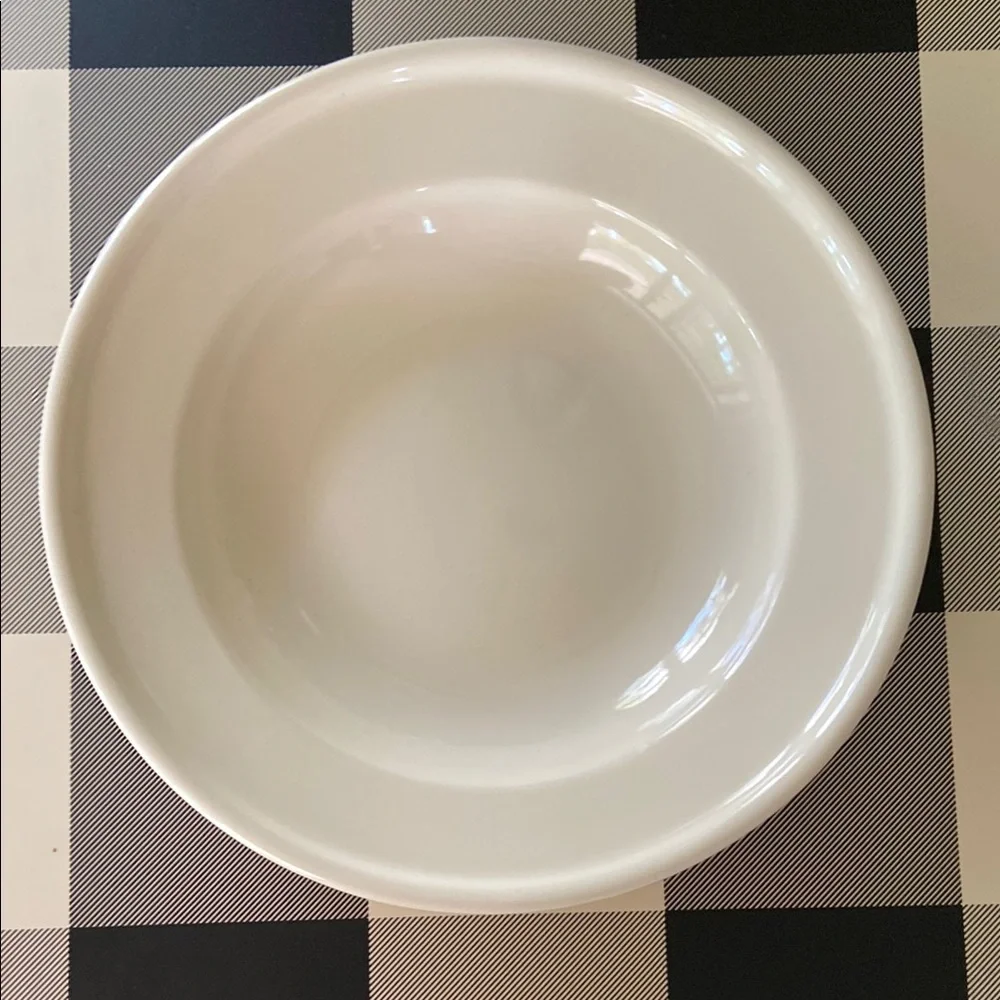 Crate&Barrel creamy white low profile bowls-set of 6 NWT